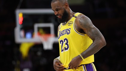 湖记揭秘：詹姆斯屡拒他队邀约 坚守湖人成不变选择