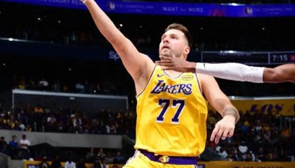 开云平台-防守不够进攻来凑！他缺点明显也依然是湖人的基石巨星|东契奇|菲尼克斯太阳队|洛杉矶湖人队|奥兰多魔术队|卢卡-东契奇_新浪体育_新浪新闻