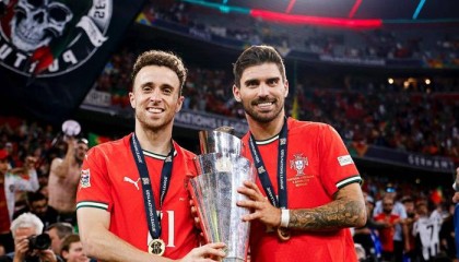 内维斯哽咽致辞若塔：国家队永远是你的家，我们一同踏上赛场