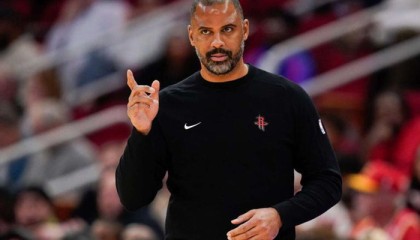 开云平台-主动发声，申京阿门不兼容？火箭交易方案出炉，雄鹿或成全字母哥|吉安尼斯·安特托孔波|扬尼斯-阿德托昆博|明尼苏达森林狼队|格雷格-波波维奇|圣安东尼奥马刺队_新浪体育_新浪新闻